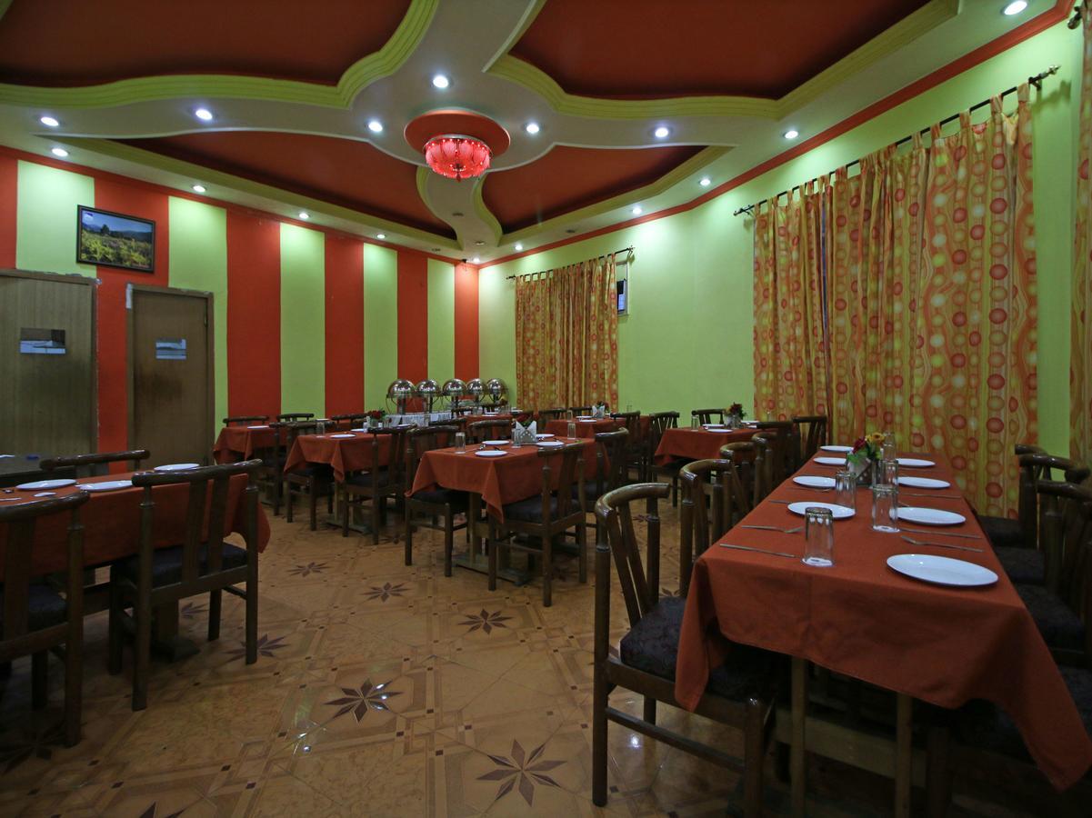 Oyo 5667 Katra Continental Hotel Bagian luar foto